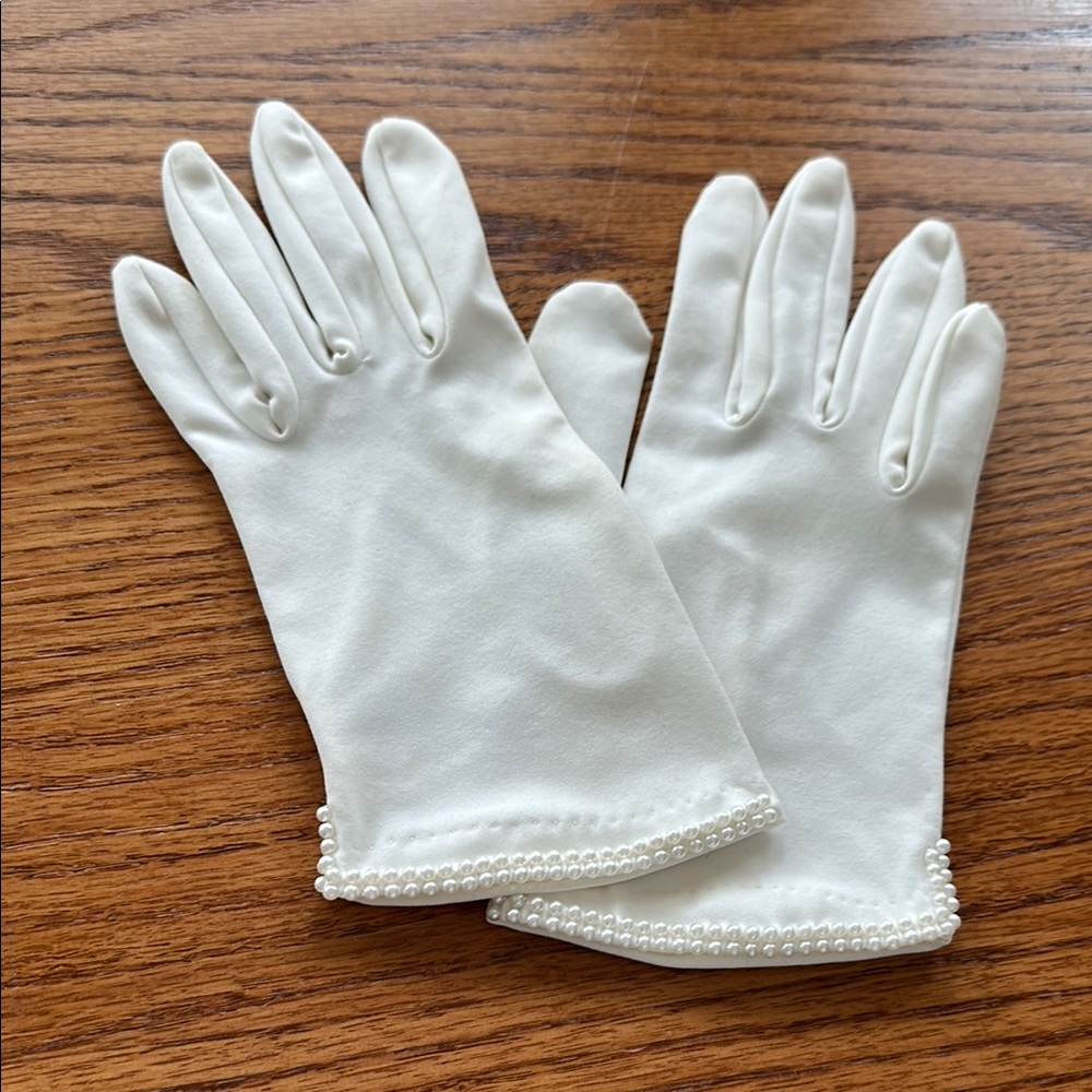 Vintage Elegant Beaded Pearl Ivory Dressy Gloves